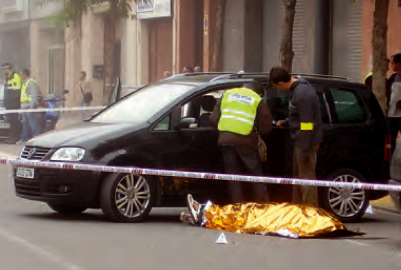 Isaac Martínez fue tiroteado a la salida de su párking en la calle Riu Ter del barrio de Cappont, en Lleida. Alfonso L. Congostrina.