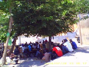 Integrantes del campamento del Centro Histórico de Lleida. Cecília López