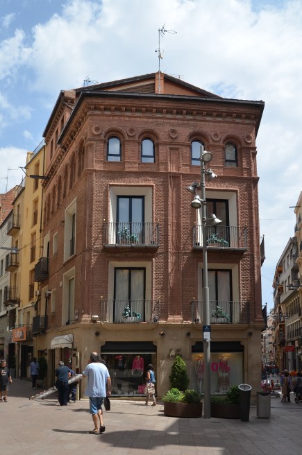 Casa Sauces, entre las calles del Carme y Magdalena de Lleida. Cecília López